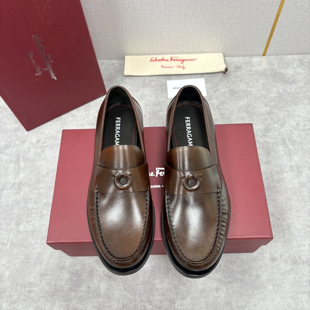 💋💍SF家新品 Ferraga* 菲拉-格慕 Tramezza 男士乐福鞋皮鞋! 一脚蹬便鞋。这款