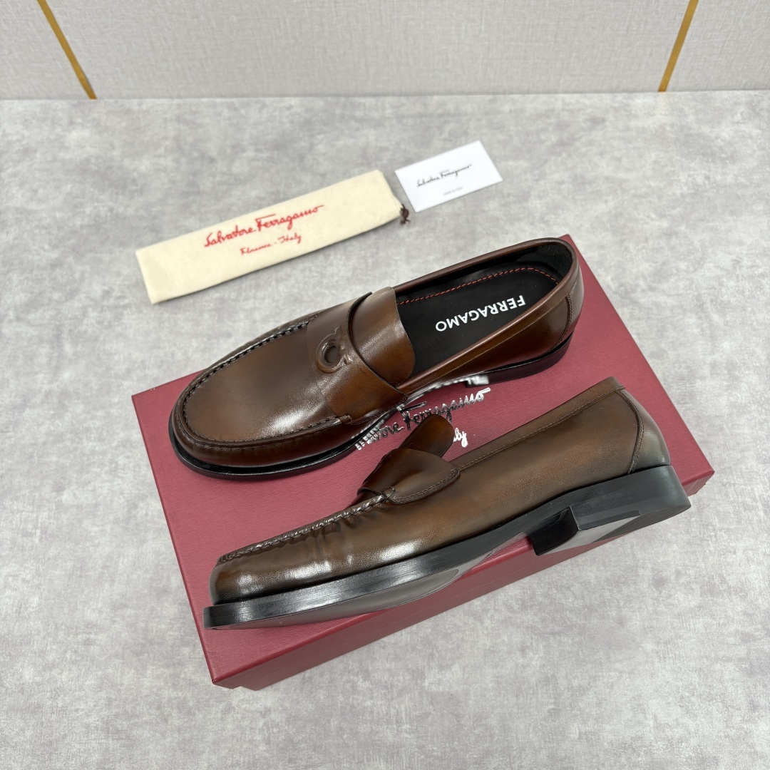 💋💍SF家新品 Ferraga* 菲拉-格慕 Tramezza 男士乐福鞋皮鞋! 一脚蹬便鞋。这款