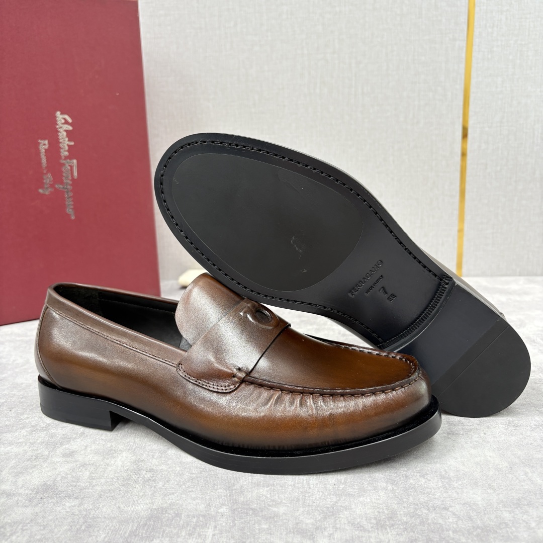 💋💍SF家新品 Ferraga* 菲拉-格慕 Tramezza 男士乐福鞋皮鞋! 一脚蹬便鞋。这款