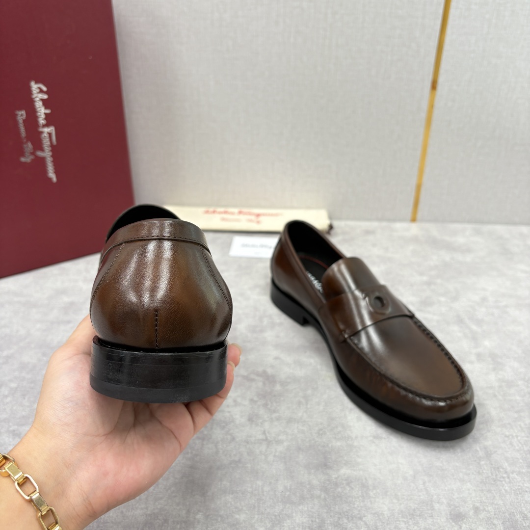 💋💍SF家新品 Ferraga* 菲拉-格慕 Tramezza 男士乐福鞋皮鞋! 一脚蹬便鞋。这款
