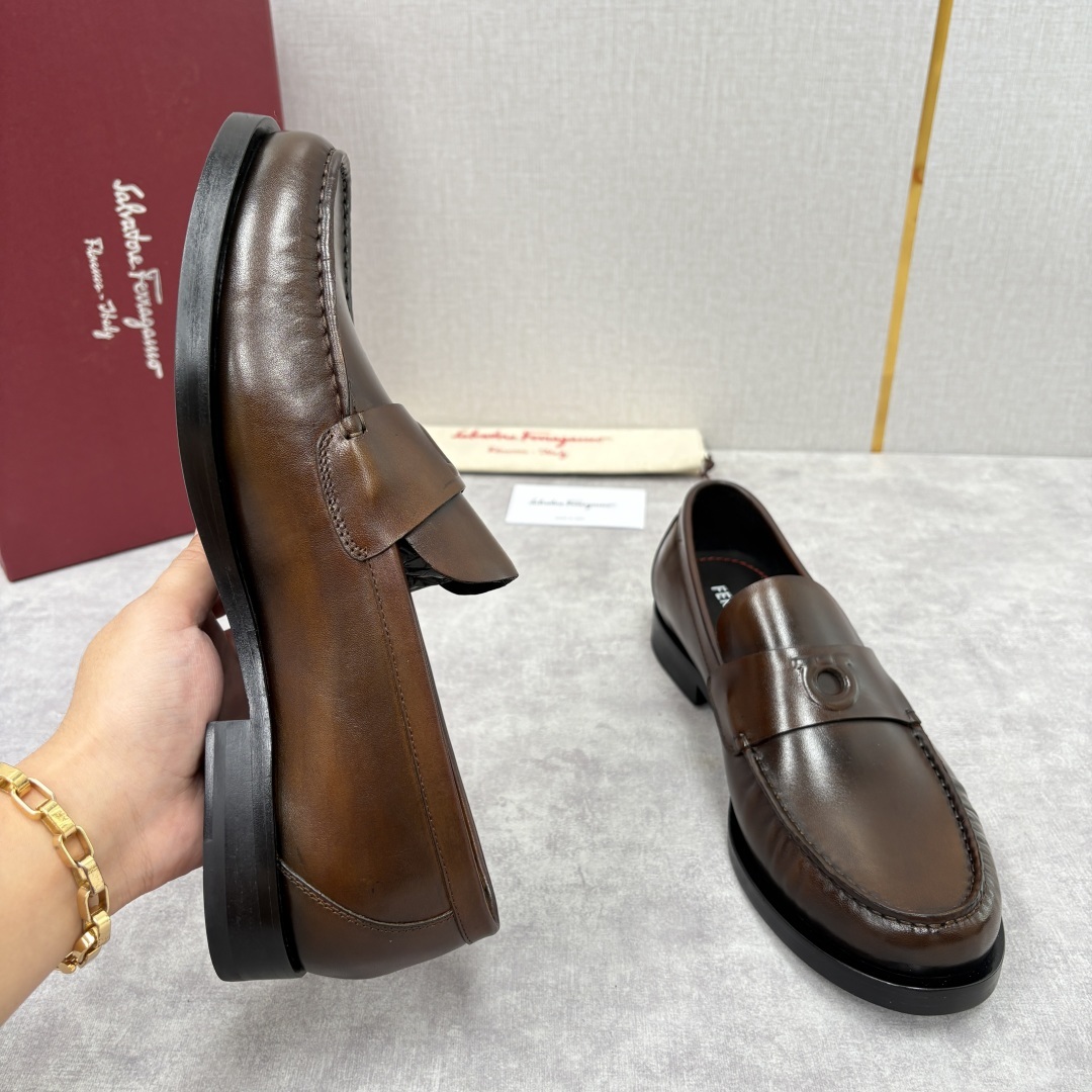 💋💍SF家新品 Ferraga* 菲拉-格慕 Tramezza 男士乐福鞋皮鞋! 一脚蹬便鞋。这款