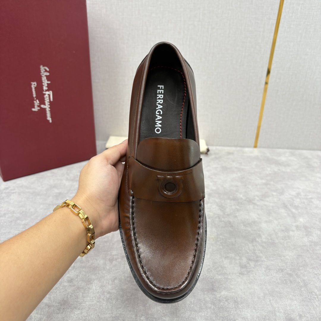 💋💍SF家新品 Ferraga* 菲拉-格慕 Tramezza 男士乐福鞋皮鞋! 一脚蹬便鞋。这款