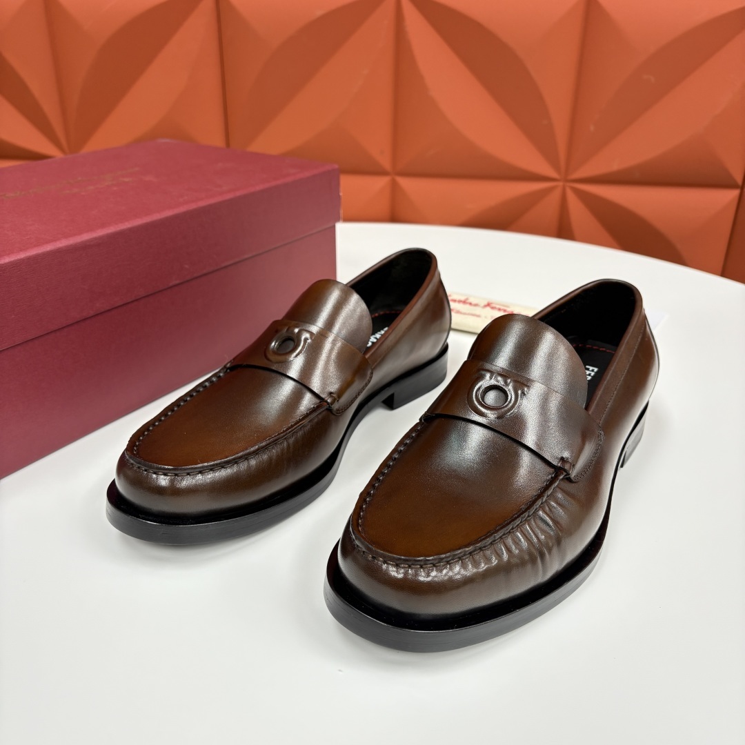 💋💍SF家新品 Ferraga* 菲拉-格慕 Tramezza 男士乐福鞋皮鞋! 一脚蹬便鞋。这款