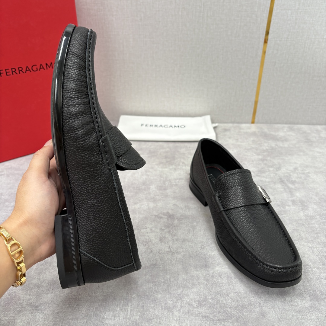 Ferragamo Gancini Buckle Leather Loafers - Classic Style & Comfort 7 cmp i1755624169975 8824 0 5