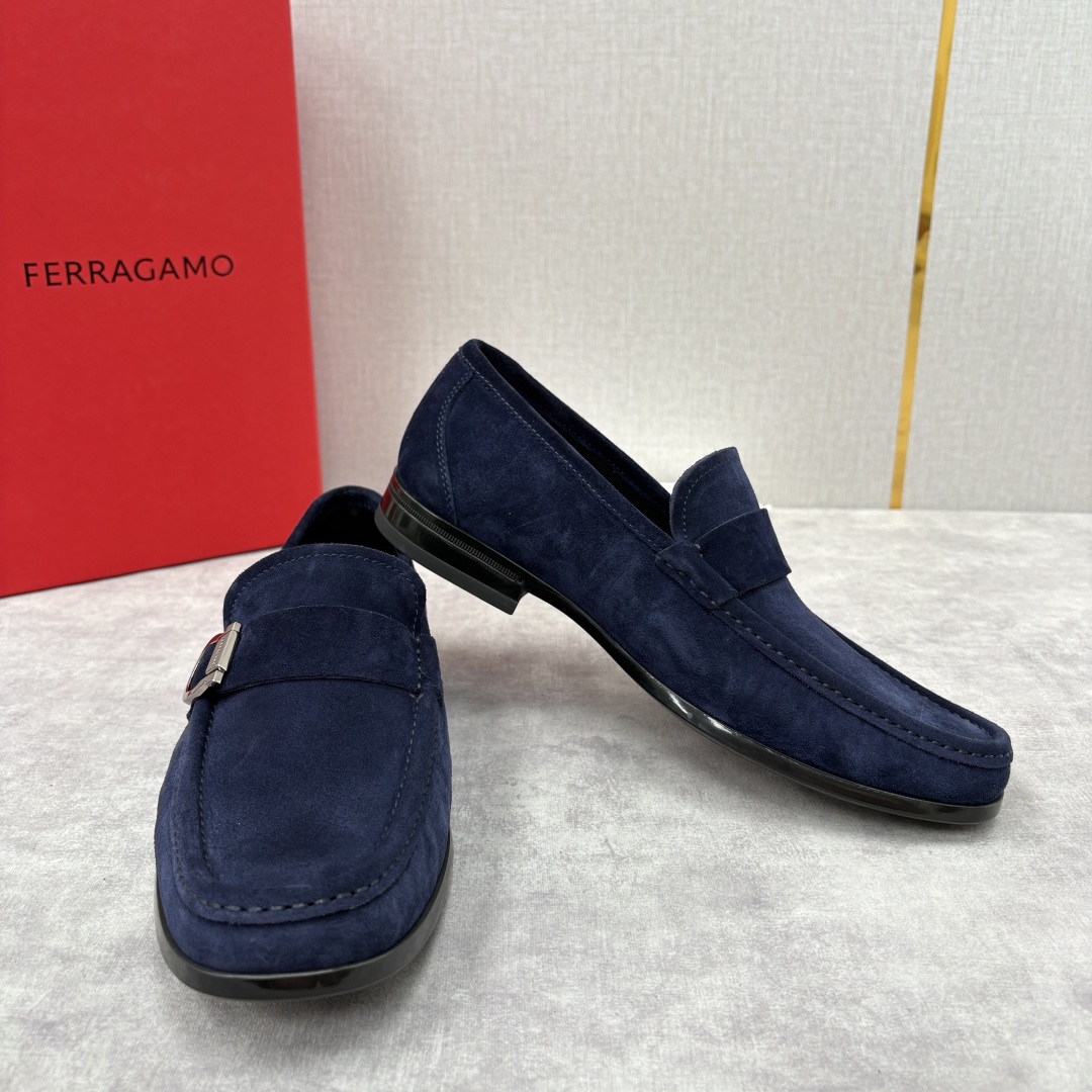 Salvatore Ferragamo Gancini Buckle Suede Loafers - Modern and Elegant Style 8 cmp i1755624392892 687 0 6