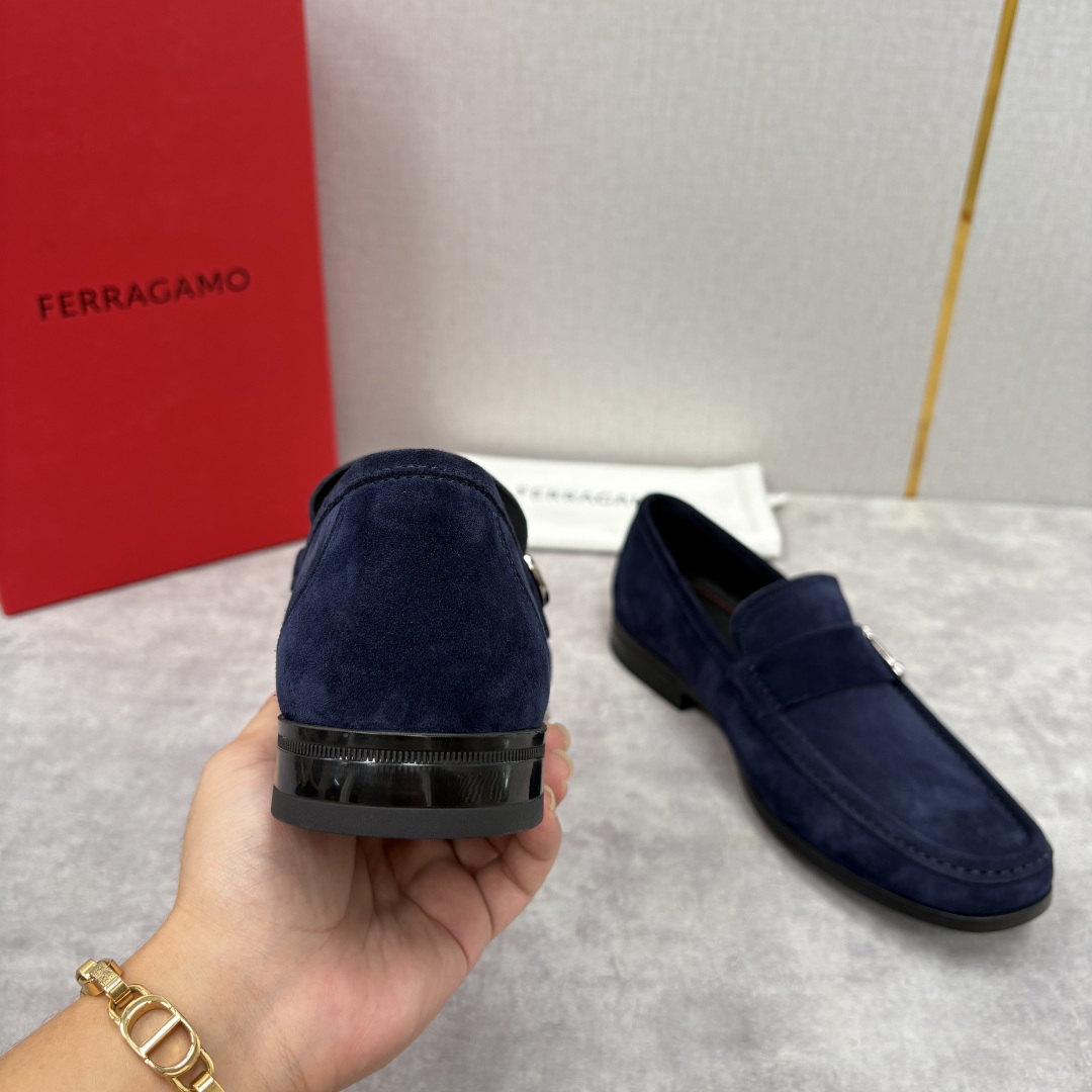 Salvatore Ferragamo Gancini Buckle Suede Loafers - Modern and Elegant Style 9 cmp i1755624392900 6784 0 7