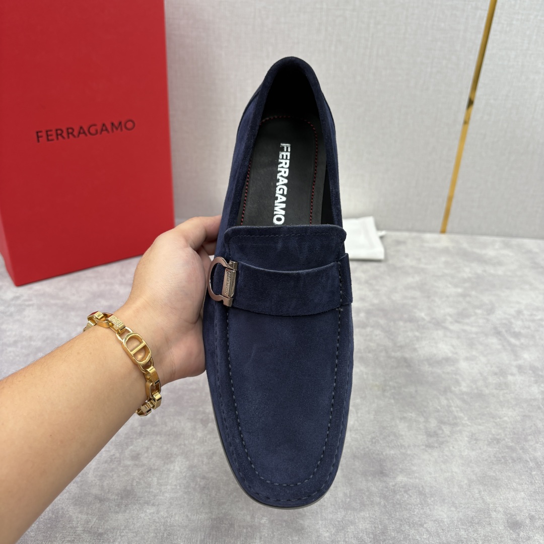 Salvatore Ferragamo Gancini Buckle Suede Loafers - Modern and Elegant Style 6 cmp i1755624392904 5683 0 4