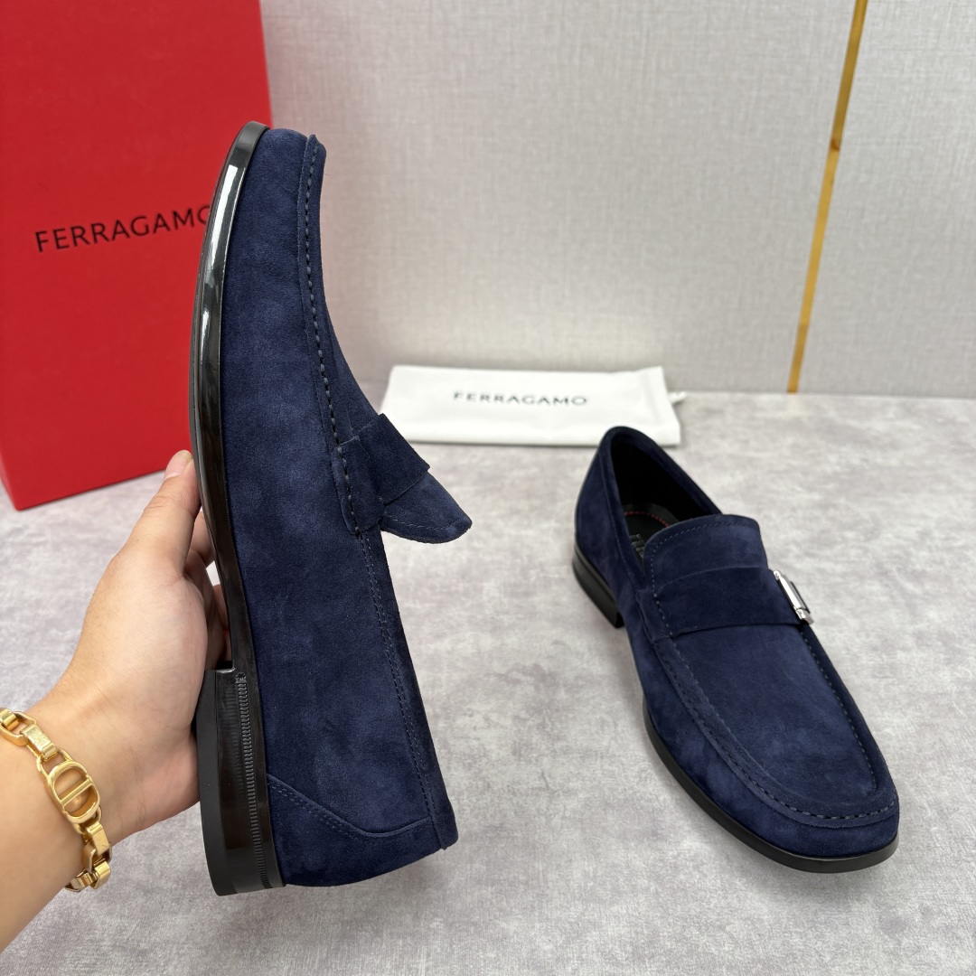 Salvatore Ferragamo Gancini Buckle Suede Loafers - Modern and Elegant Style 7 cmp i1755624397507 9298 0 5
