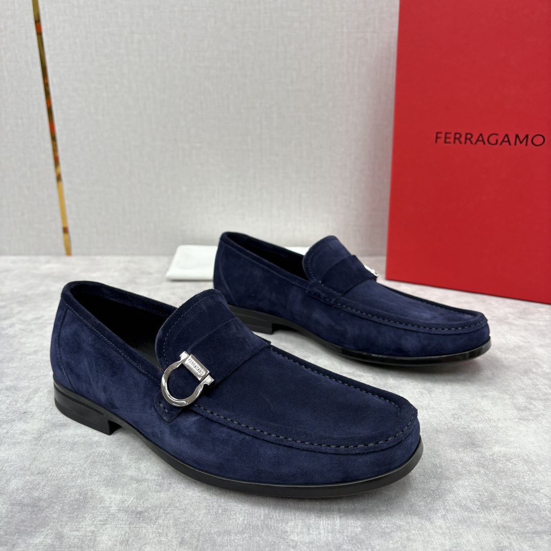 Salvatore Ferragamo Gancini Buckle Suede Loafers - Modern and Elegant Style 3 cmp i1755624399276 4324 0 1