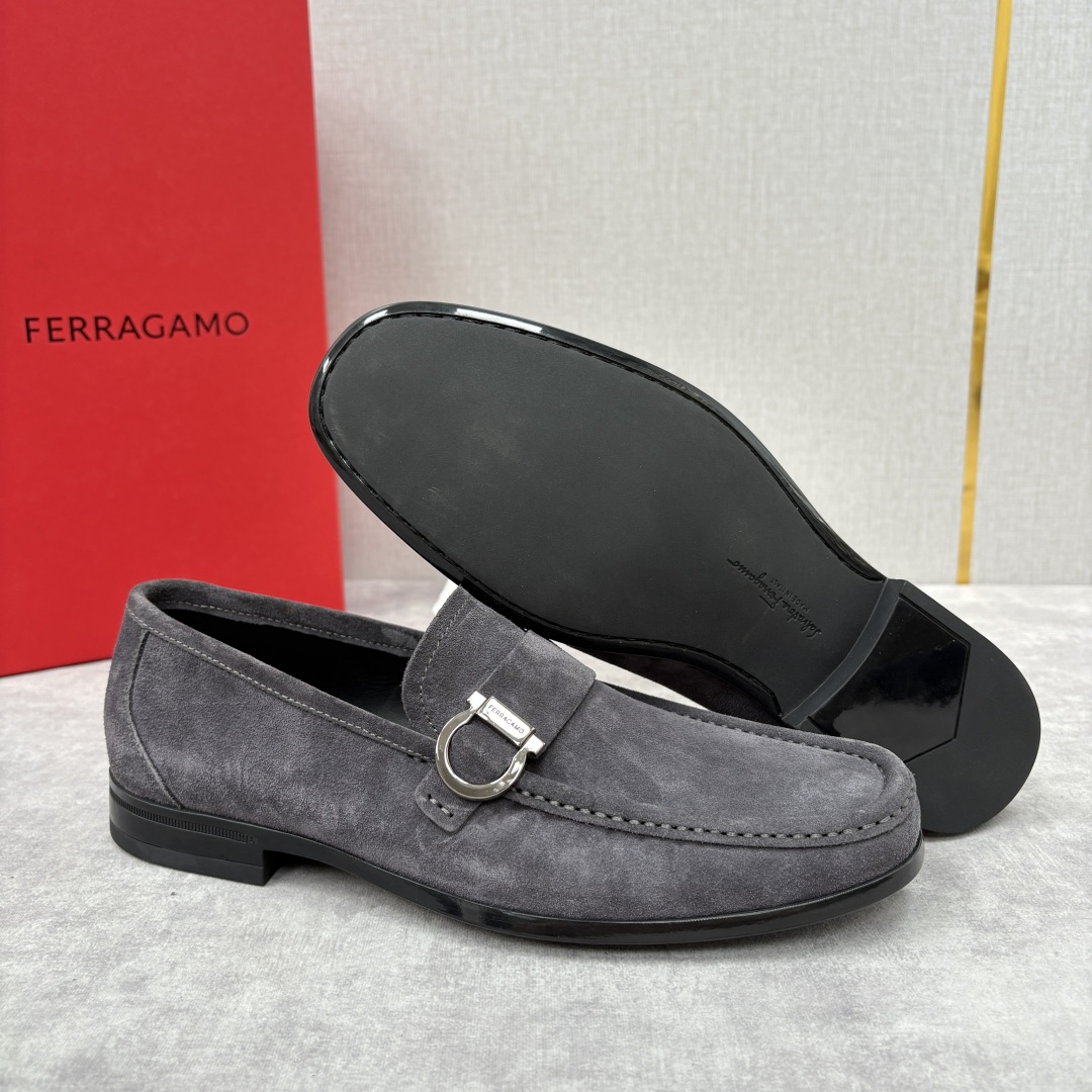 Ferragamo Gancini Buckle Suede Loafers Slip-Ons 10 cmp i1755624420108 178 0 8