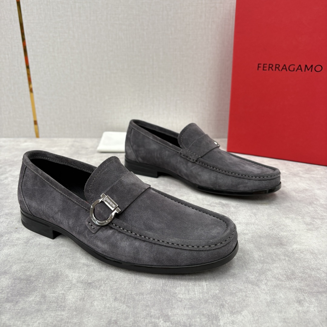 Ferragamo Gancini Buckle Suede Loafers Slip-Ons 3 cmp i1755624424969 4554 0 1