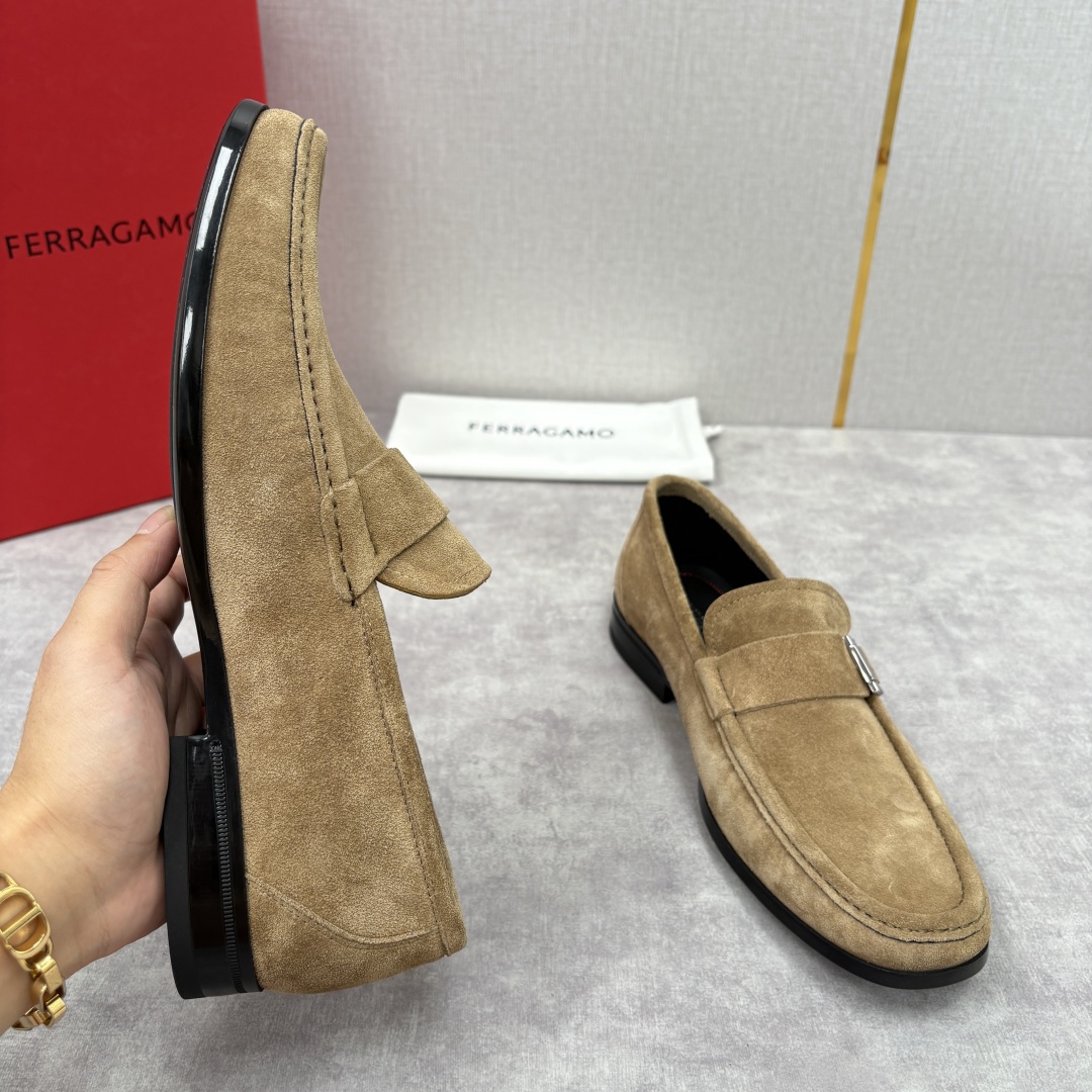 Salvatore Ferragamo Gancini Buckle Suede Loafers Slip-Ons 6 cmp i1755624472318 9053 0 5