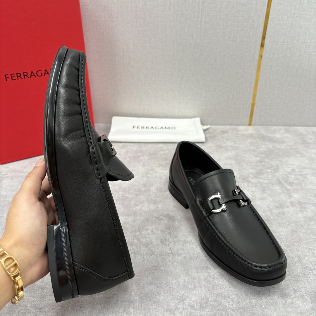 Salvatore Ferragamo Men's Gancini Leather Loafers Slip-ons Black 6 cmp i1755624664696 8611 0 5