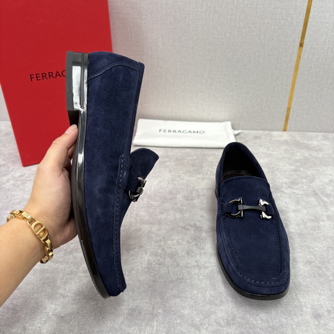 Salvatore Ferragamo Gancini Buckle Suede Loafers - Classic Style & Comfort 4 cmp i1755624709806 6997 0 3