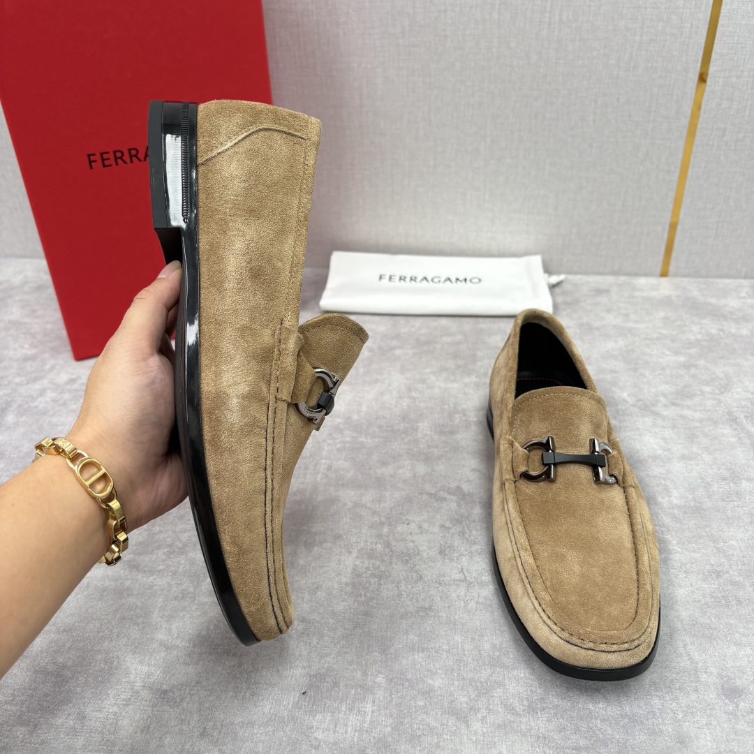 Salvatore Ferragamo Gancini Buckle Suede Loafers Slip-Ons 5 cmp i1755624770361 7358 0 3