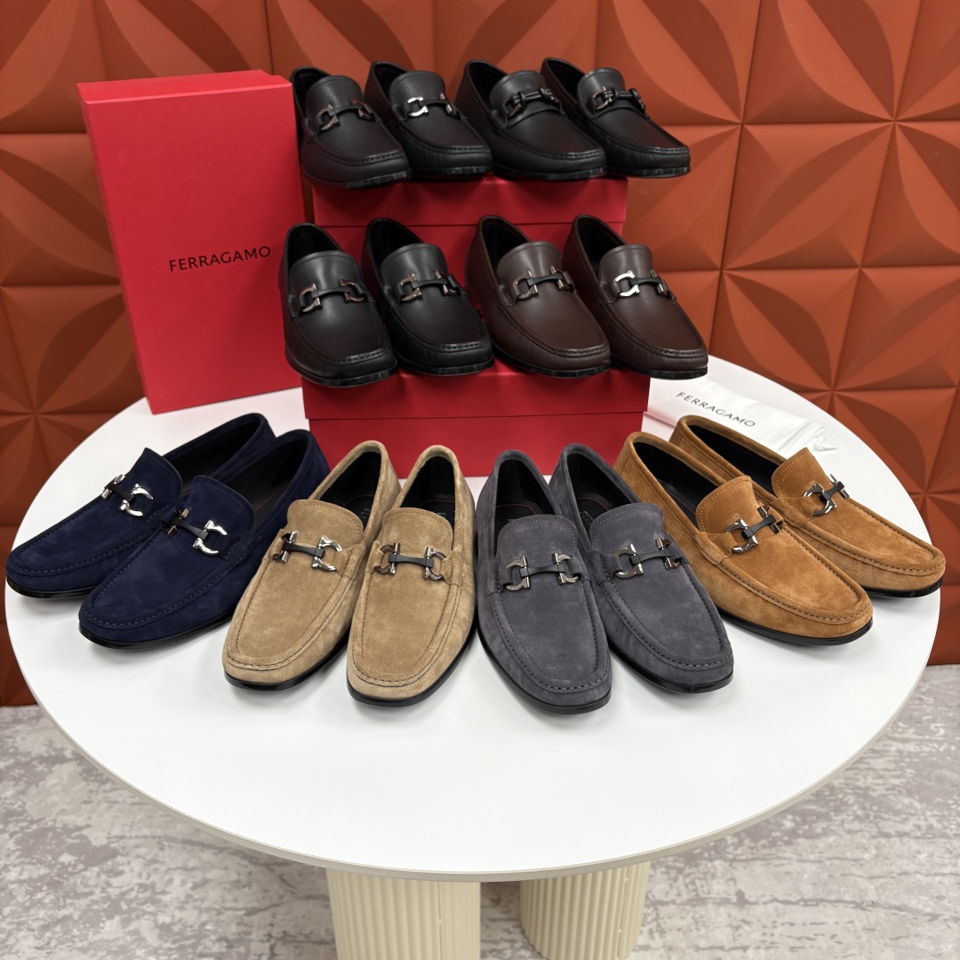 Salvatore Ferragamo Gancini Loafers - Classic Style & Modern Elegance 5 cmp i1755624823432 8701 0 3