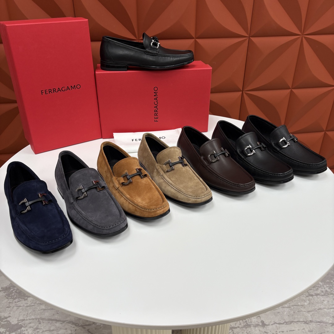 Salvatore Ferragamo Gancini Loafers - Classic Style & Modern Elegance 8 cmp i1755624831981 572 0 6