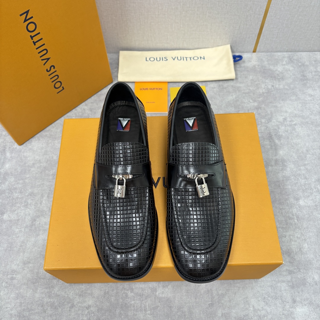 💋💍L家新品 路易-威登（Lou*s Vuitto*）男士新款锁扣🔒乐福鞋皮鞋 压纹皮革质感高级，锁扣装