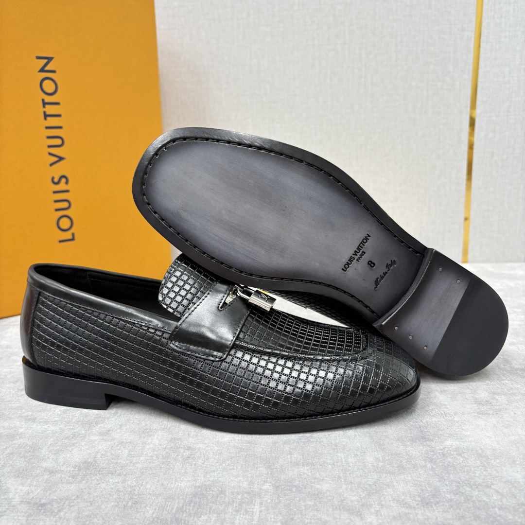 💋💍L家新品 路易-威登（Lou*s Vuitto*）男士新款锁扣🔒乐福鞋皮鞋 压纹皮革质感高级，锁扣装