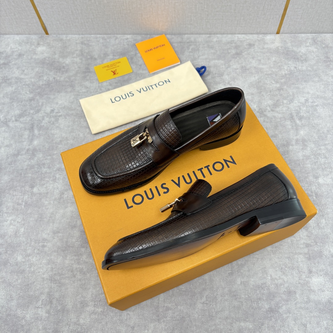 💋💍L家新品 路易-威登（Lou*s Vuitto*）男士新款锁扣🔒乐福鞋皮鞋 压纹皮革质感高级，锁扣装