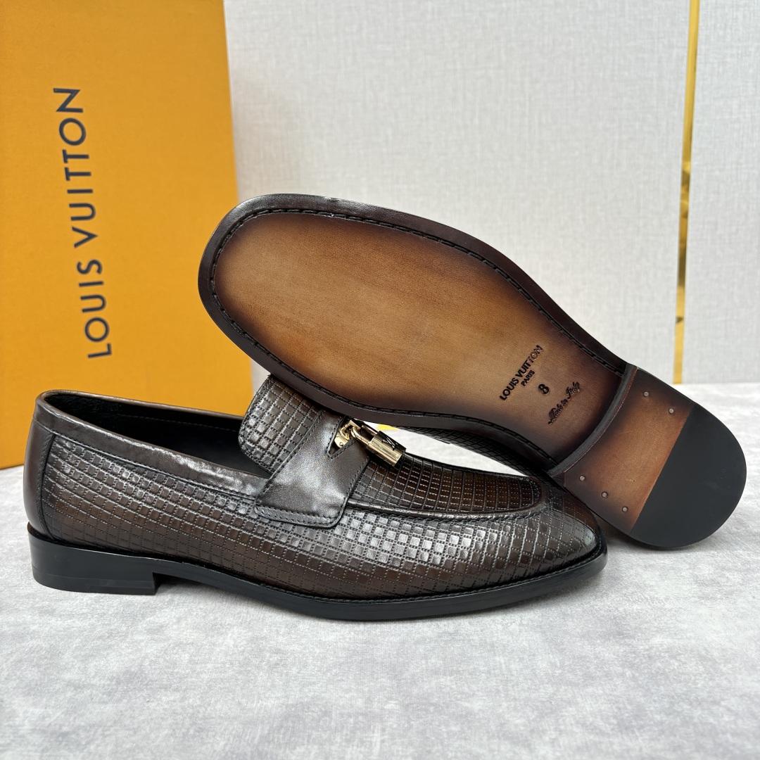 💋💍L家新品 路易-威登（Lou*s Vuitto*）男士新款锁扣🔒乐福鞋皮鞋 压纹皮革质感高级，锁扣装