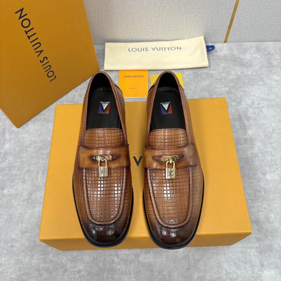 💋💍L家新品 路易-威登（Lou*s Vuitto*）男士新款锁扣🔒乐福鞋皮鞋 压纹皮革质感高级，锁扣装