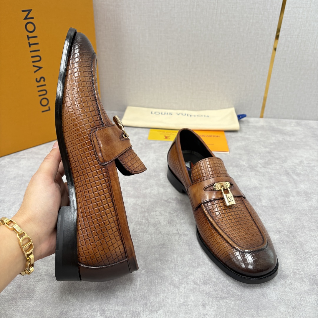💋💍L家新品 路易-威登（Lou*s Vuitto*）男士新款锁扣🔒乐福鞋皮鞋 压纹皮革质感高级，锁扣装