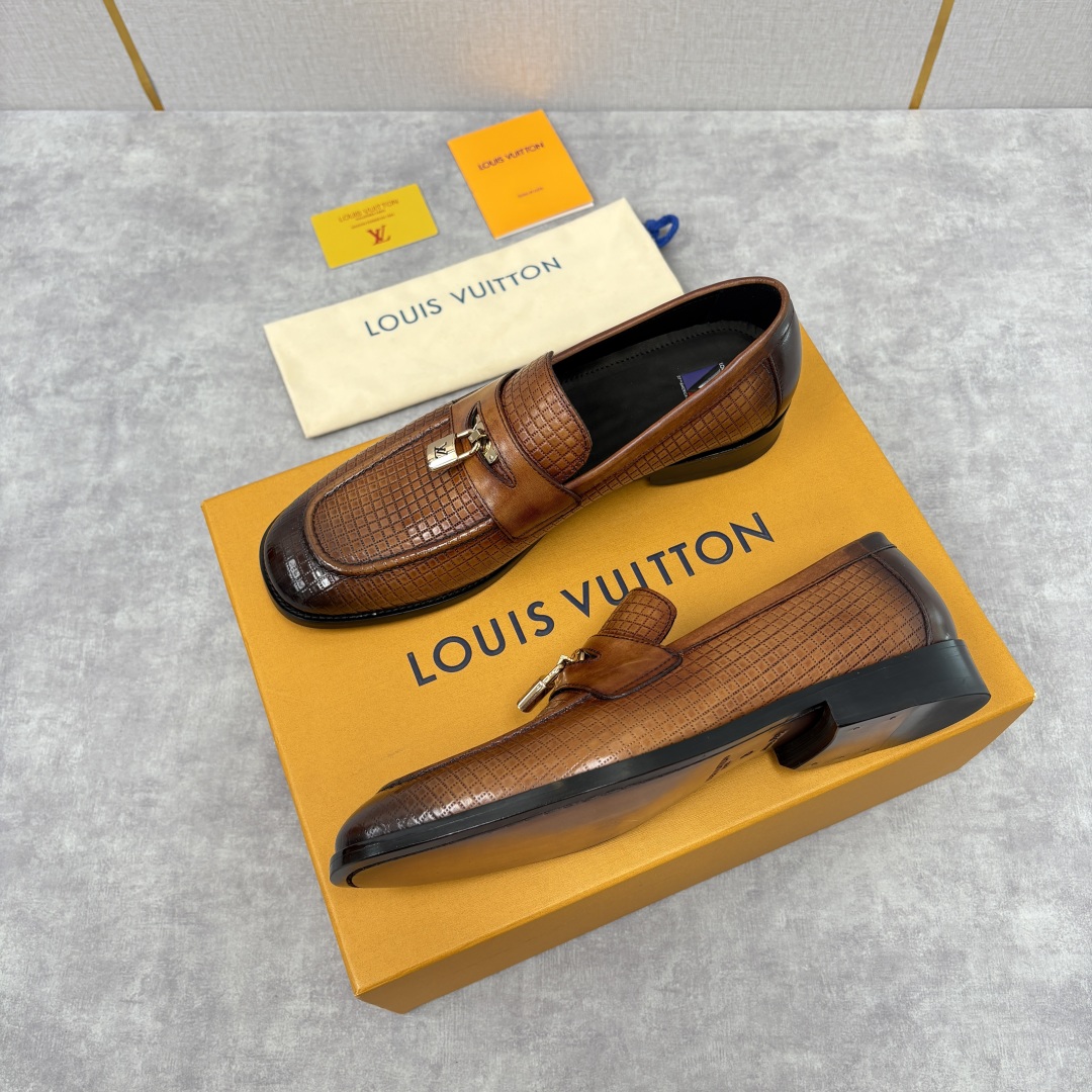 💋💍L家新品 路易-威登（Lou*s Vuitto*）男士新款锁扣🔒乐福鞋皮鞋 压纹皮革质感高级，锁扣装