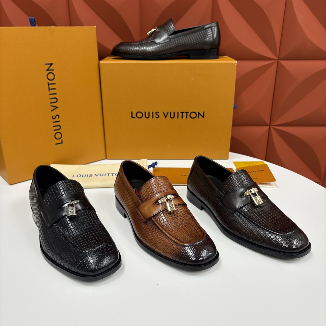 💋💍L家新品 路易-威登（Lou*s Vuitto*）男士新款锁扣🔒乐福鞋皮鞋 压纹皮革质感高级，锁扣装