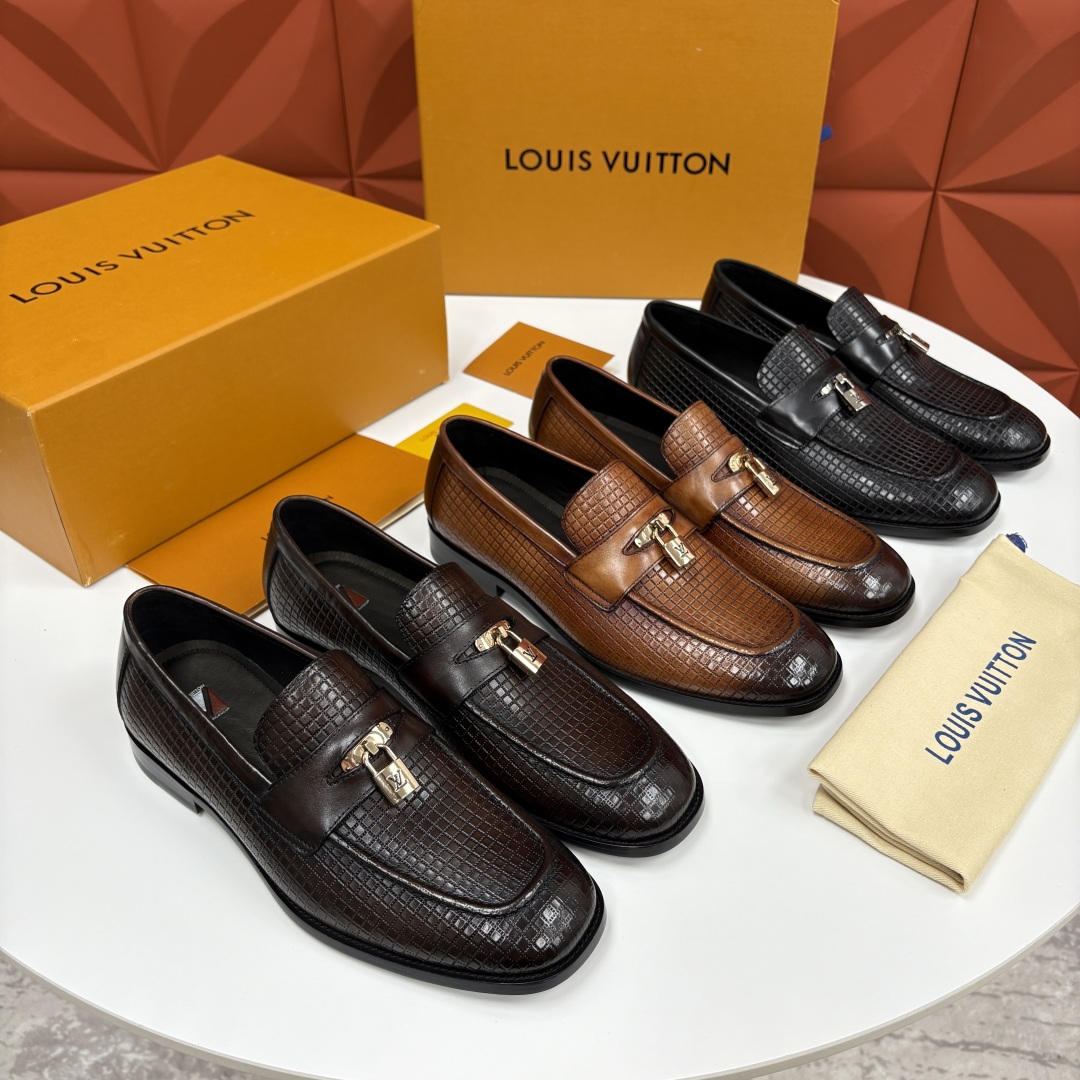 💋💍L家新品 路易-威登（Lou*s Vuitto*）男士新款锁扣🔒乐福鞋皮鞋 压纹皮革质感高级，锁扣装