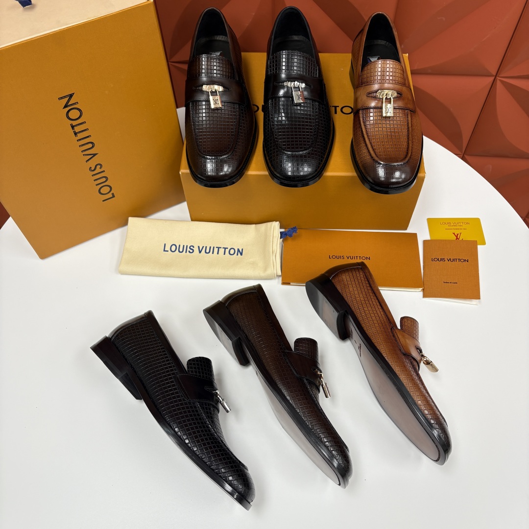 💋💍L家新品 路易-威登（Lou*s Vuitto*）男士新款锁扣🔒乐福鞋皮鞋 压纹皮革质感高级，锁扣装