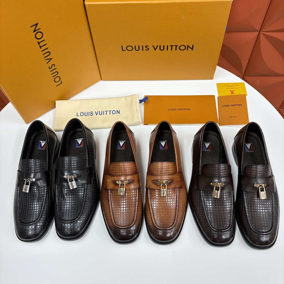 💋💍L家新品 路易-威登（Lou*s Vuitto*）男士新款锁扣🔒乐福鞋皮鞋 压纹皮革质感高级，锁扣装