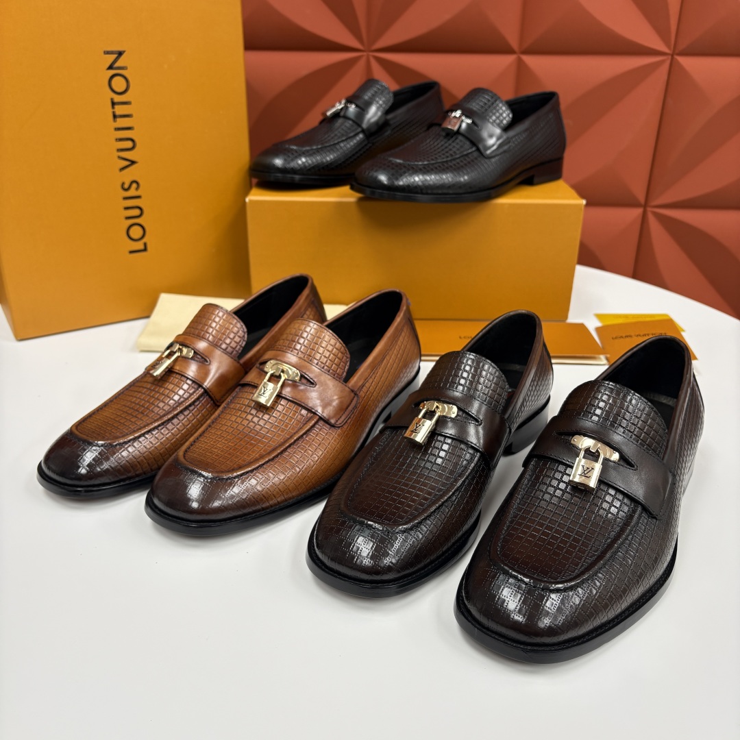 💋💍L家新品 路易-威登（Lou*s Vuitto*）男士新款锁扣🔒乐福鞋皮鞋 压纹皮革质感高级，锁扣装