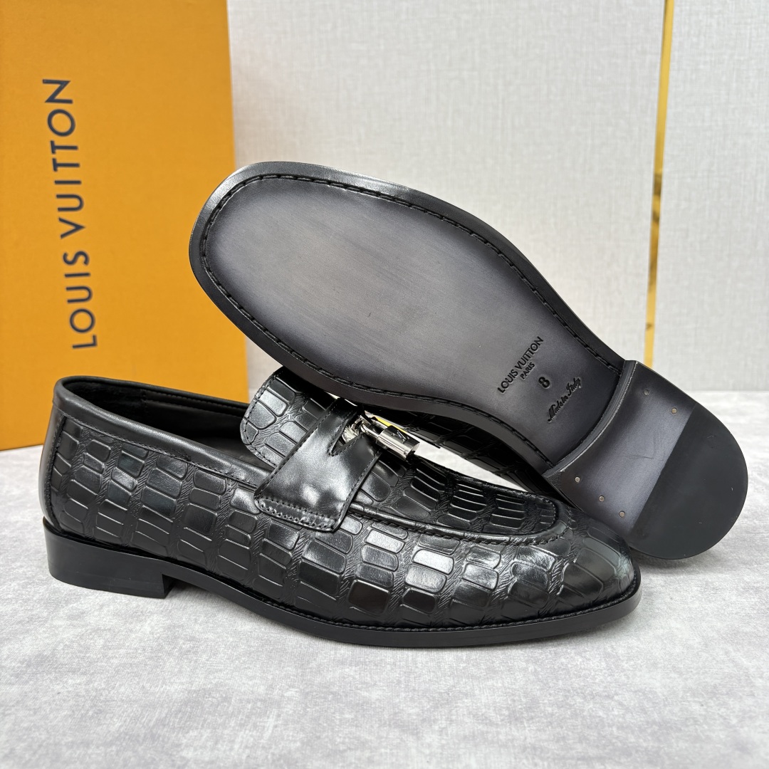 💋💍L家新品 路易-威登（Lou*s Vuitto*）男士新款锁扣🔒乐福鞋皮鞋 压纹皮革质感高级，锁扣装