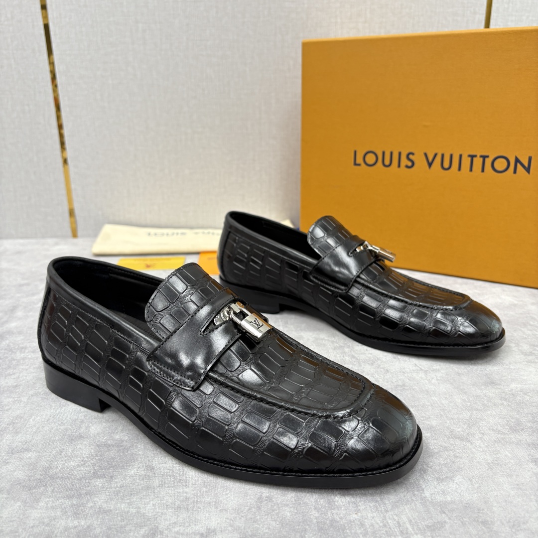 💋💍L家新品 路易-威登（Lou*s Vuitto*）男士新款锁扣🔒乐福鞋皮鞋 压纹皮革质感高级，锁扣装