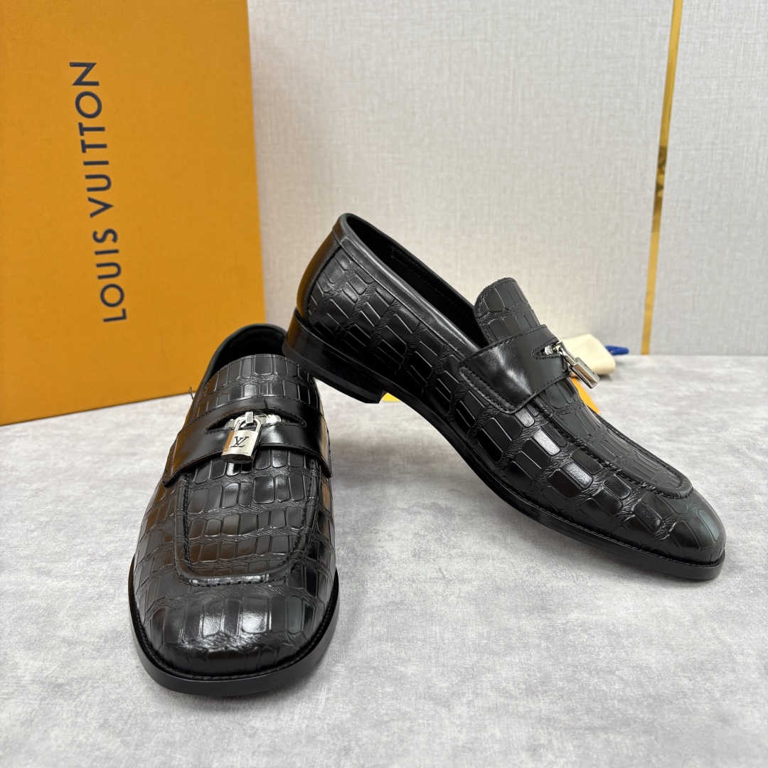 💋💍L家新品 路易-威登（Lou*s Vuitto*）男士新款锁扣🔒乐福鞋皮鞋 压纹皮革质感高级，锁扣装