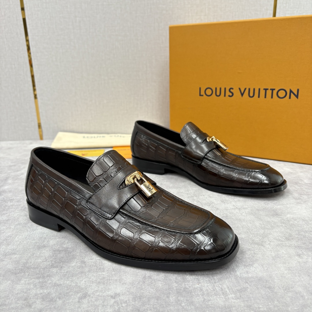 💋💍L家新品 路易-威登（Lou*s Vuitto*）男士新款锁扣🔒乐福鞋皮鞋 压纹皮革质感高级，锁扣装
