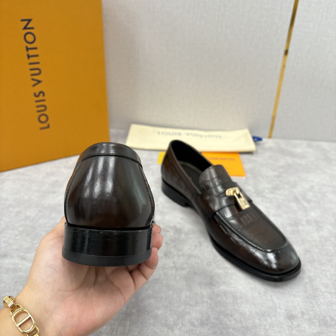 💋💍L家新品 路易-威登（Lou*s Vuitto*）男士新款锁扣🔒乐福鞋皮鞋 压纹皮革质感高级，锁扣装