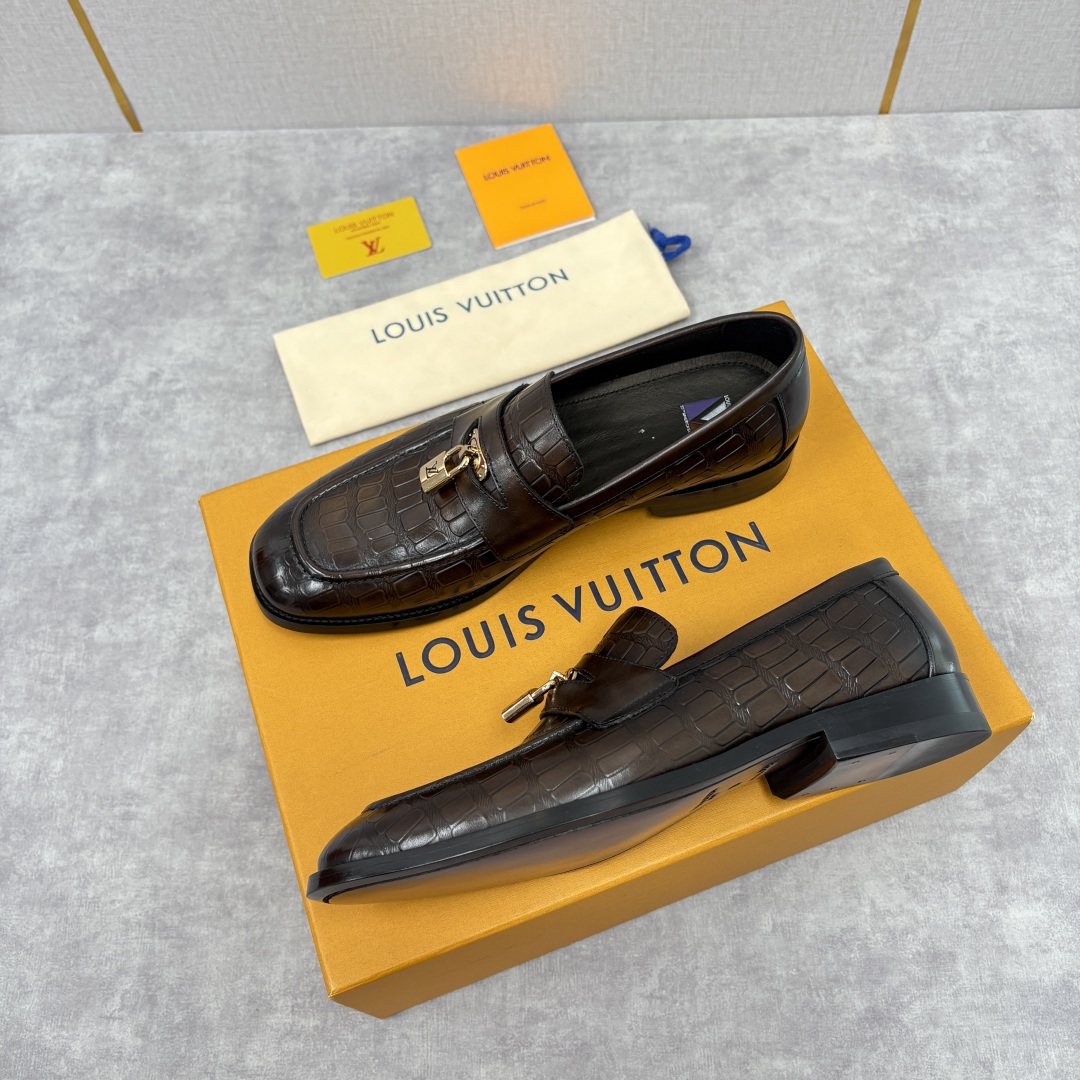 💋💍L家新品 路易-威登（Lou*s Vuitto*）男士新款锁扣🔒乐福鞋皮鞋 压纹皮革质感高级，锁扣装