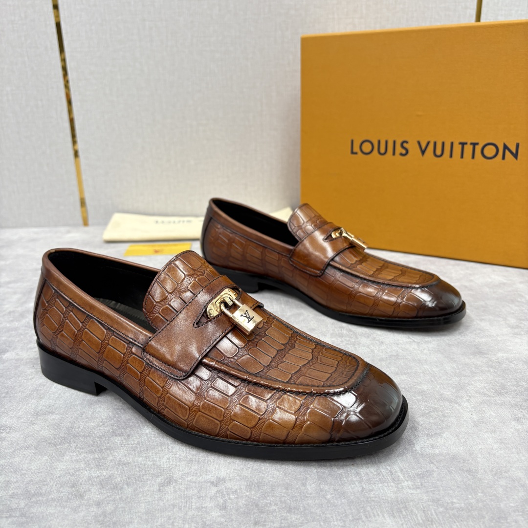 💋💍L家新品 路易-威登（Lou*s Vuitto*）男士新款锁扣🔒乐福鞋皮鞋 压纹皮革质感高级，锁扣装