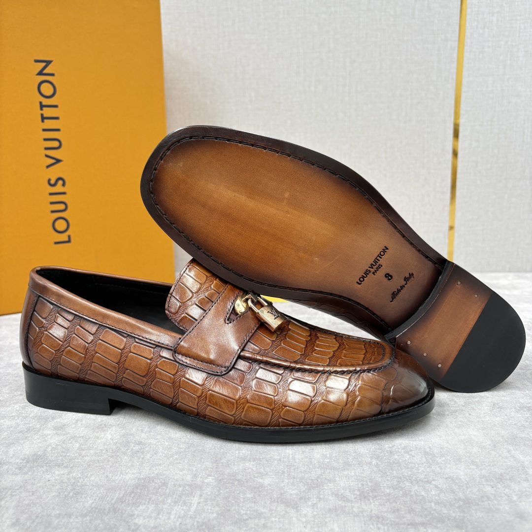 💋💍L家新品 路易-威登（Lou*s Vuitto*）男士新款锁扣🔒乐福鞋皮鞋 压纹皮革质感高级，锁扣装