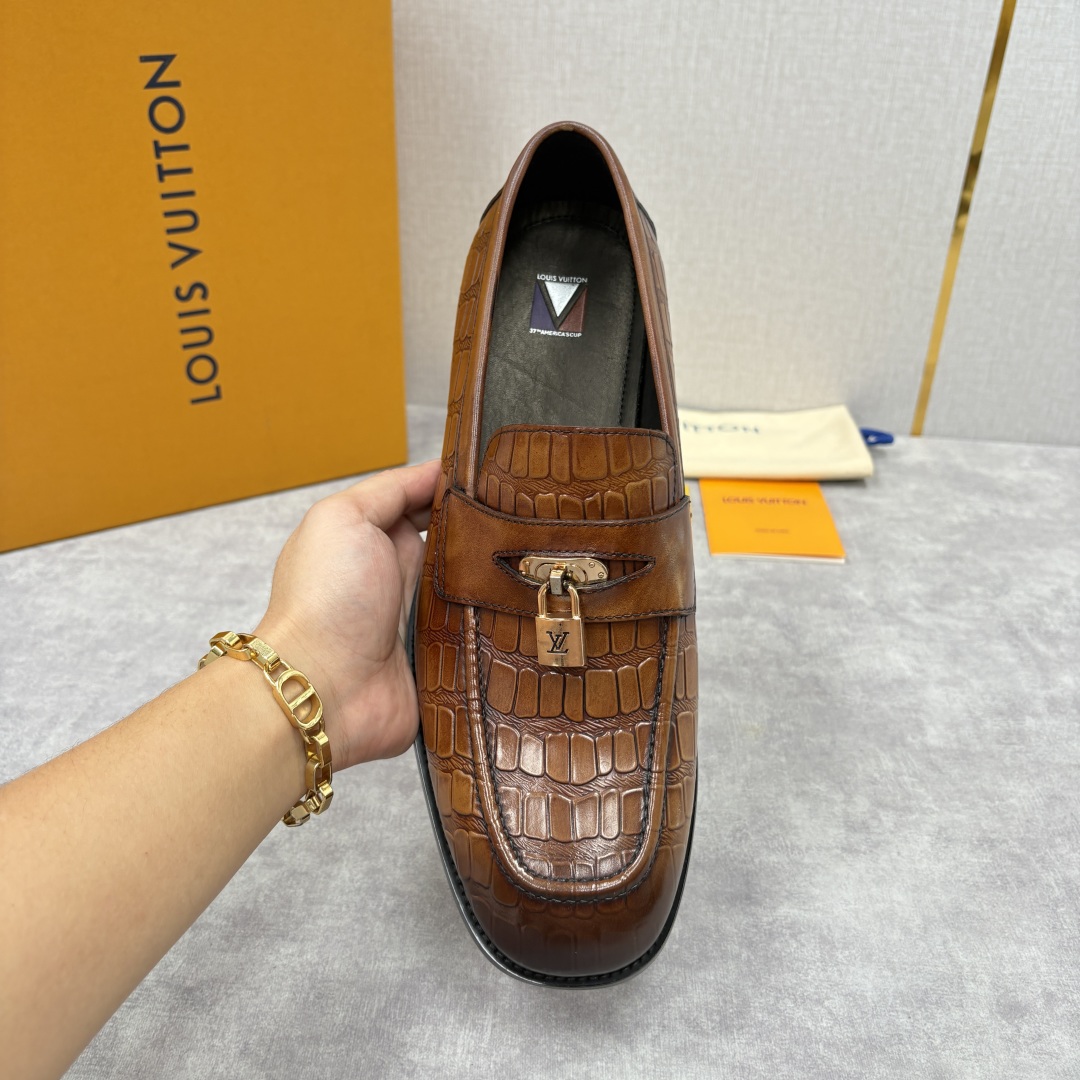💋💍L家新品 路易-威登（Lou*s Vuitto*）男士新款锁扣🔒乐福鞋皮鞋 压纹皮革质感高级，锁扣装