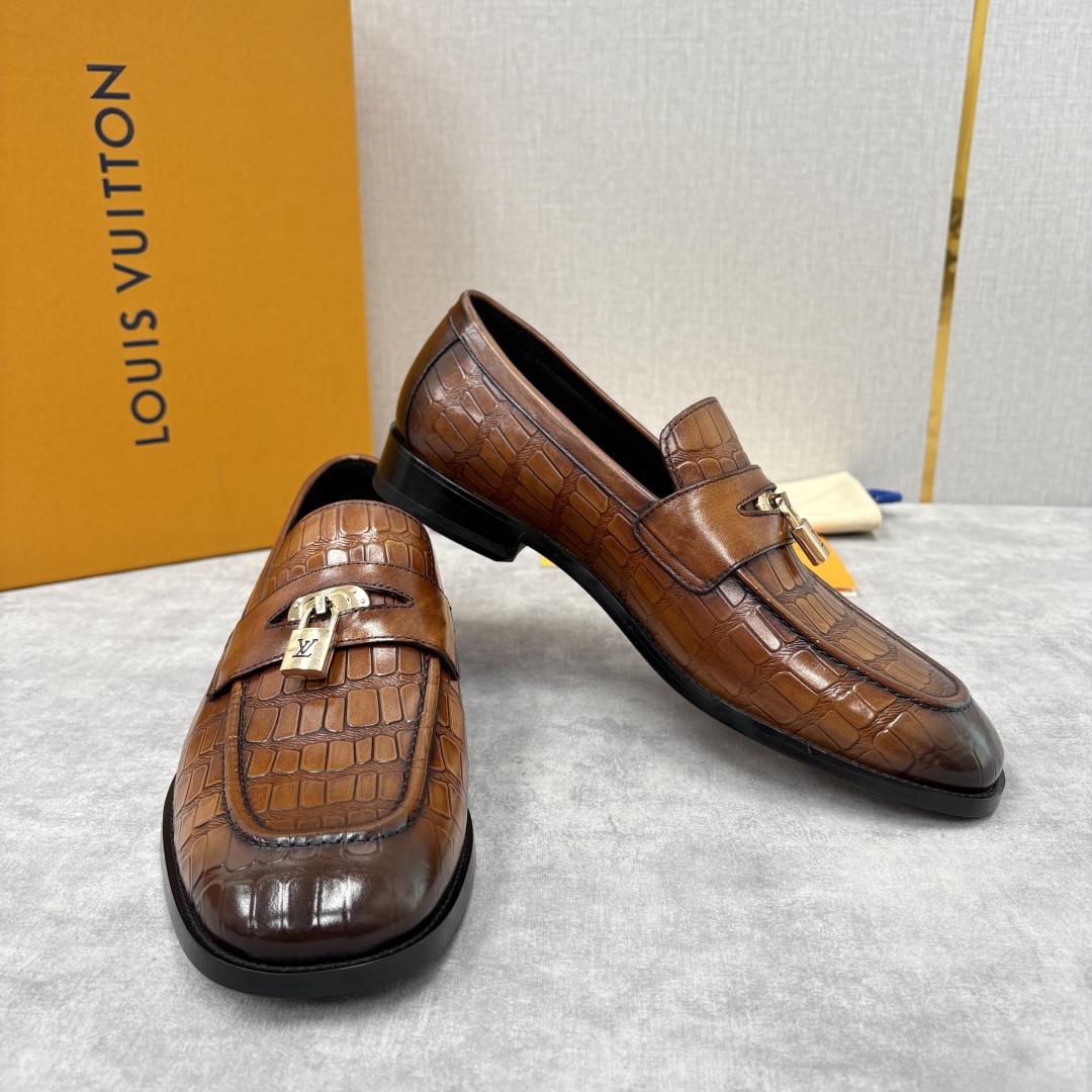 💋💍L家新品 路易-威登（Lou*s Vuitto*）男士新款锁扣🔒乐福鞋皮鞋 压纹皮革质感高级，锁扣装