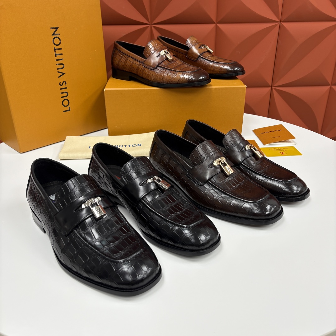 💋💍L家新品 路易-威登（Lou*s Vuitto*）男士新款锁扣🔒乐福鞋皮鞋 压纹皮革质感高级，锁扣装