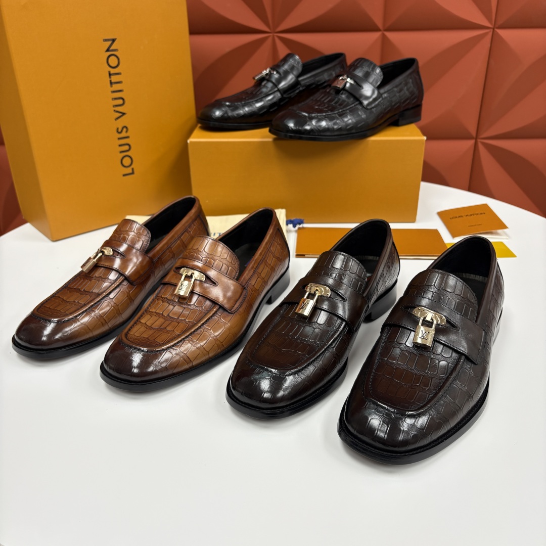 💋💍L家新品 路易-威登（Lou*s Vuitto*）男士新款锁扣🔒乐福鞋皮鞋 压纹皮革质感高级，锁扣装