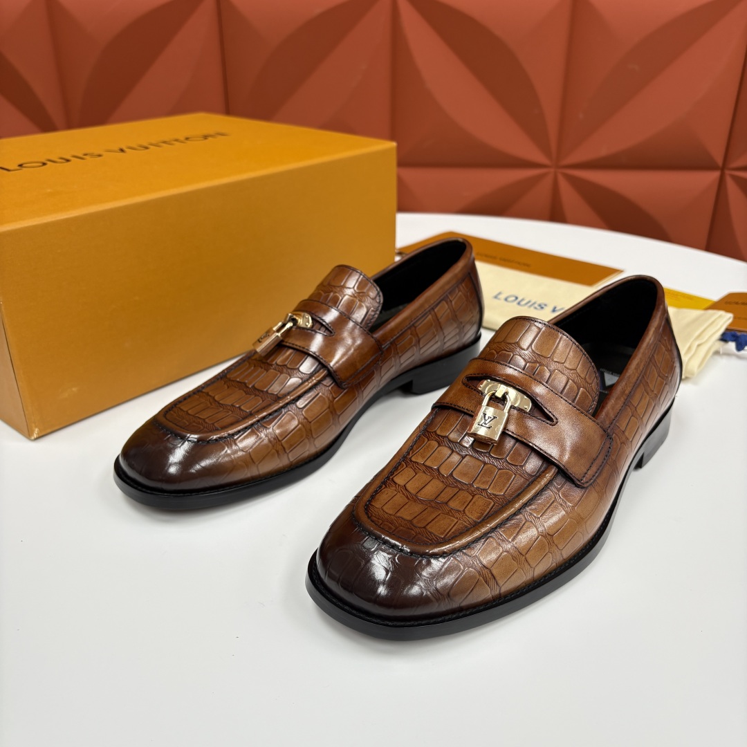 💋💍L家新品 路易-威登（Lou*s Vuitto*）男士新款锁扣🔒乐福鞋皮鞋 压纹皮革质感高级，锁扣装