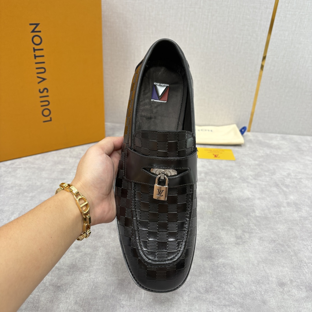 💋💍L家新品 路易-威登（Lou*s Vuitto*）男士新款锁扣🔒乐福鞋皮鞋 压纹皮革质感高级，锁扣装