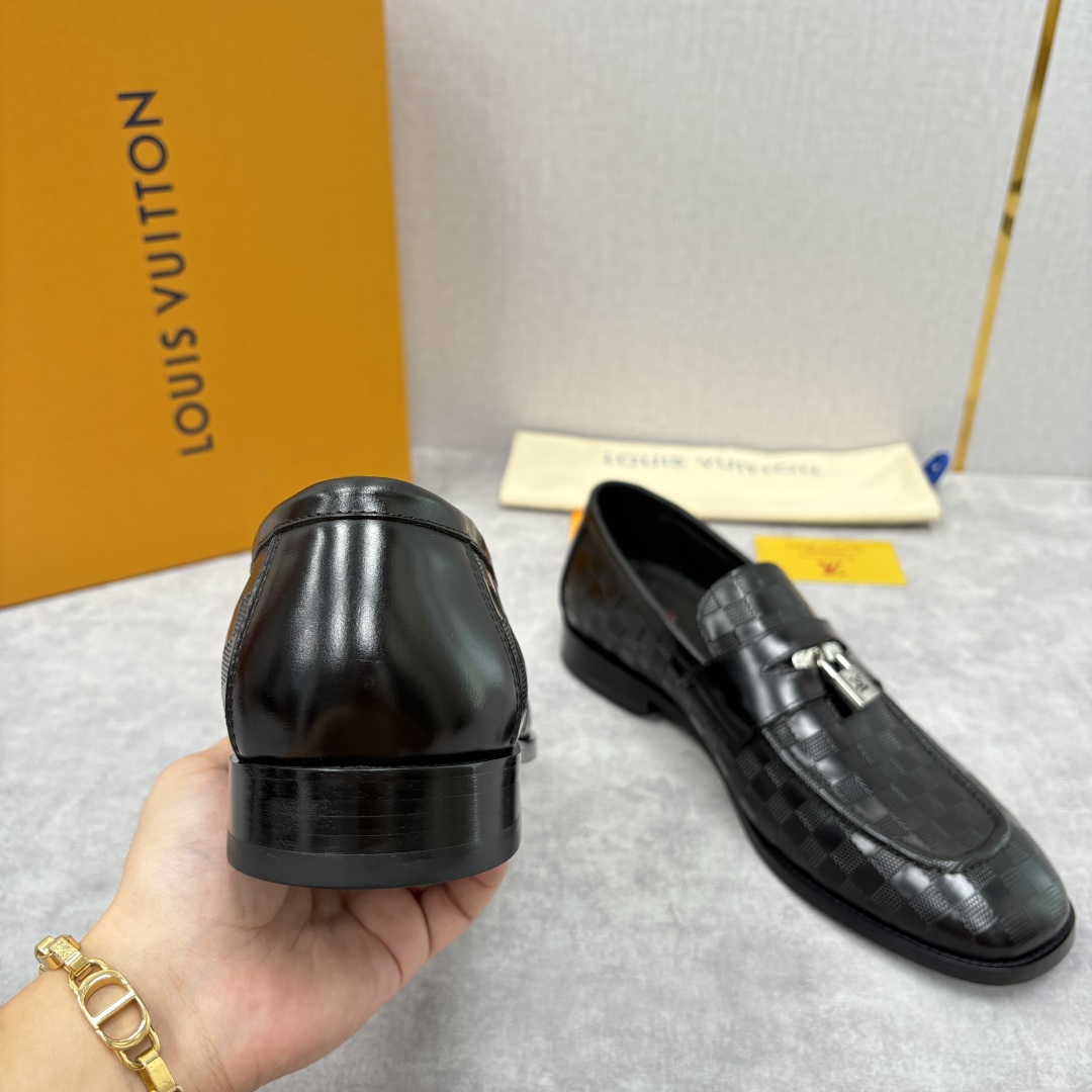 💋💍L家新品 路易-威登（Lou*s Vuitto*）男士新款锁扣🔒乐福鞋皮鞋 压纹皮革质感高级，锁扣装