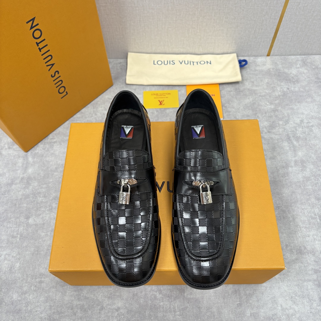 💋💍L家新品 路易-威登（Lou*s Vuitto*）男士新款锁扣🔒乐福鞋皮鞋 压纹皮革质感高级，锁扣装