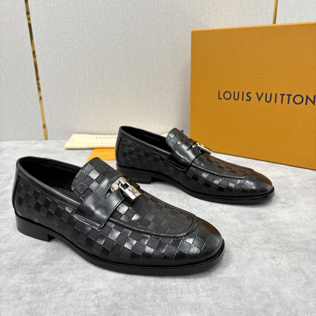 💋💍L家新品 路易-威登（Lou*s Vuitto*）男士新款锁扣🔒乐福鞋皮鞋 压纹皮革质感高级，锁扣装